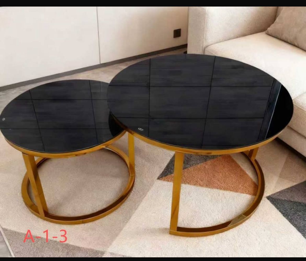 Tables basses gigognes.